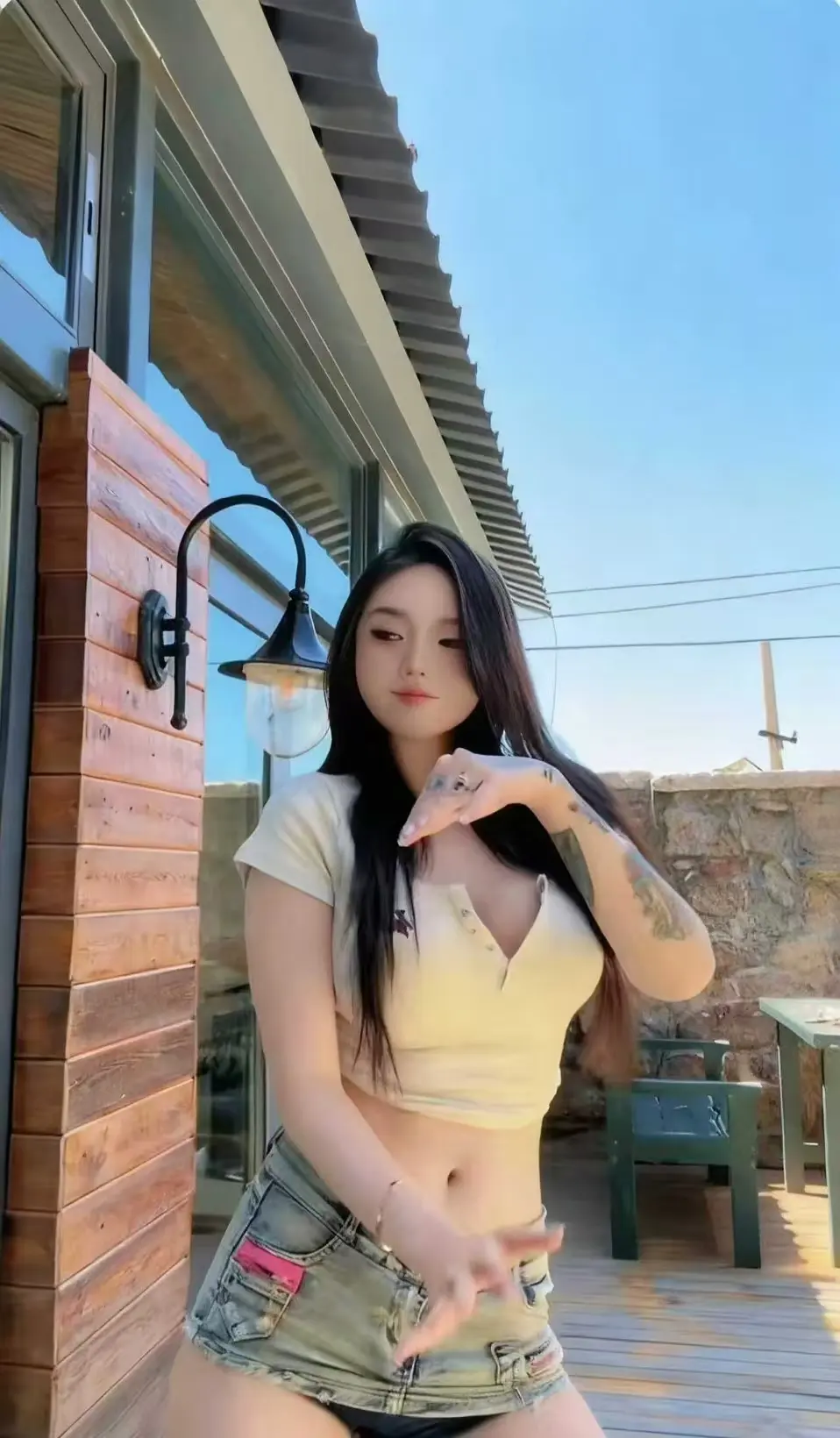 《Meena 成美男》高清全集免费在线看-未删减中文版资源全面开放-网盘备份无广告观看-一次看遍Meena 成美男