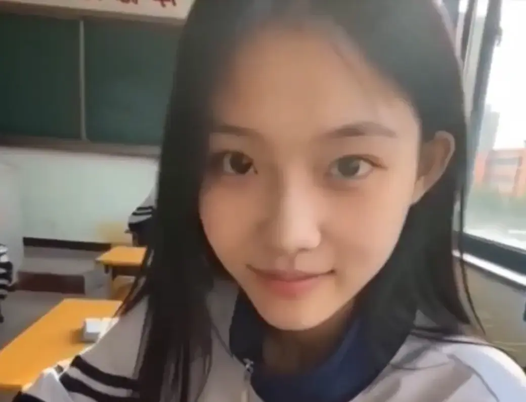 我的十八岁女友无删减版完整在线观看 4K蓝光高甜治愈追完又想谈恋爱 星空影院与VS影视同步热播